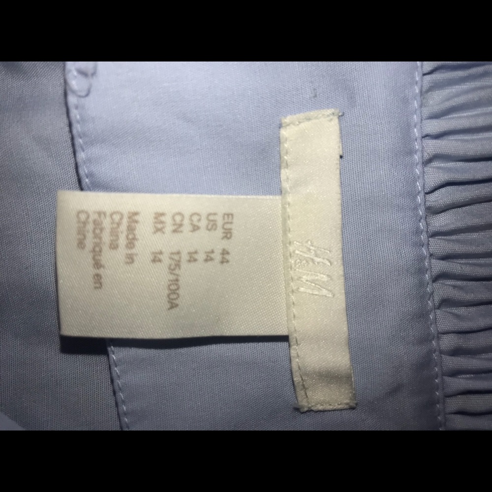 Light blue top - Picture 3 of 3